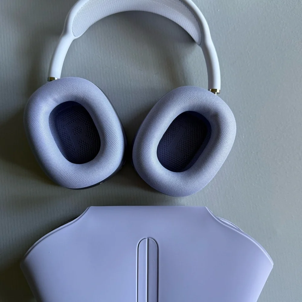 Apple AirPods Max in Purple - Picture 7 of 8